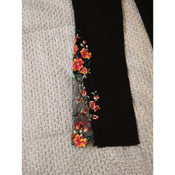 We the free Embroidered floral denim capri Sz 24 Blk Boho Cottagecore Feminine - Picture 3 of 11
